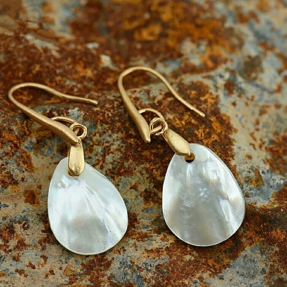 5 🌟Mother of Pearl Drop Earrings - Picture 3 of 5
